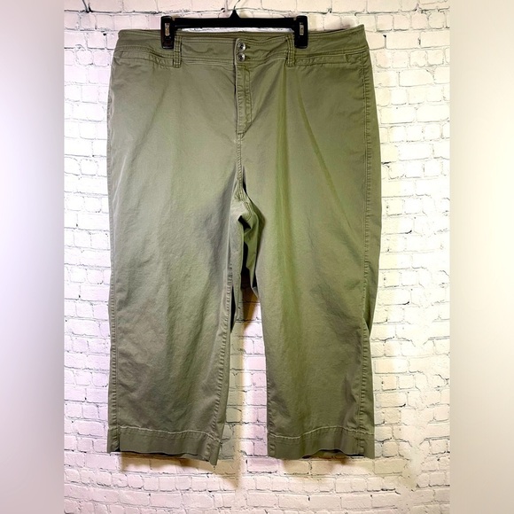 Lane Bryant Olive Green Capris Size 22 - Picture 1 of 6
